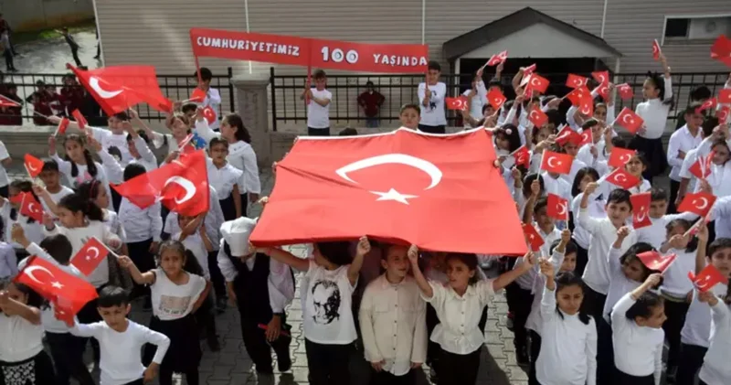 Yarıyıl tatili bitti, okullar açılıyor: İlk ders, bayrak sevgisi temasıyla yapılacak