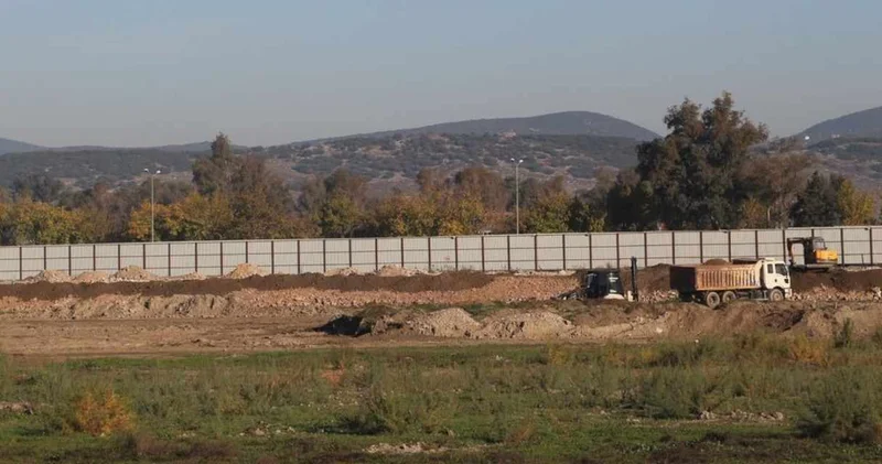 2326 yıllık Efes Antik Kenti ne bu kötülüğü Büyük İskender bile yapmamıştı! Tarihe beton döküyorlar!