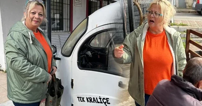 Babasının vefatından sadece 4 dakika önce verdiği sözü yerine getirdi: Elektrikli motoruyla kapı kapı geziyor