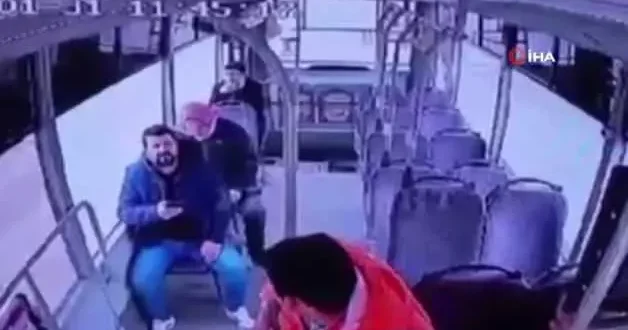 Otobüste korku dolu anlar: Bir anda yere yığıldı, acı şekilde öldü