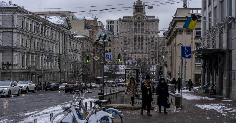 Ukrayna da başkent Kiev in de olduğu birçok şehirde elektrik kesintileri yaşanıyor