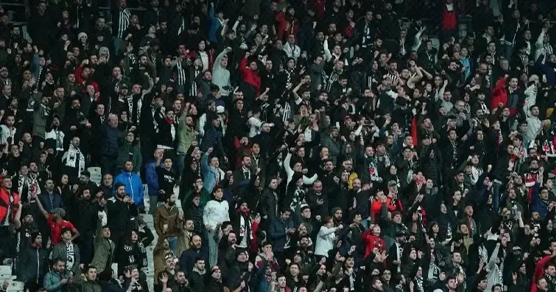 Beşiktaşlılar başkan Serdal Adalı ya tepkili: Maç önü ve sırasında protesto Futbol Haberleri