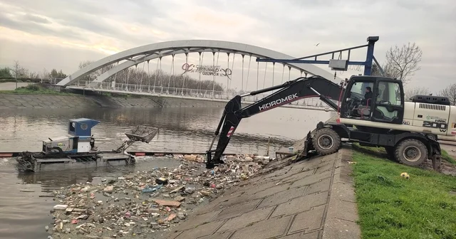 Bariyer sistemleriyle 16 bin kilogramdan fazla atığın denize ulaşması engellendi Kocaeli Haberleri