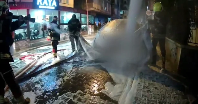 Elektrikli araç yangınına teknolojik müdahale Mersin itfaiyesi batarya yangınına özel ekipmanla müdahale ederek kontrollü söndürme yaptı Mersin Haberleri