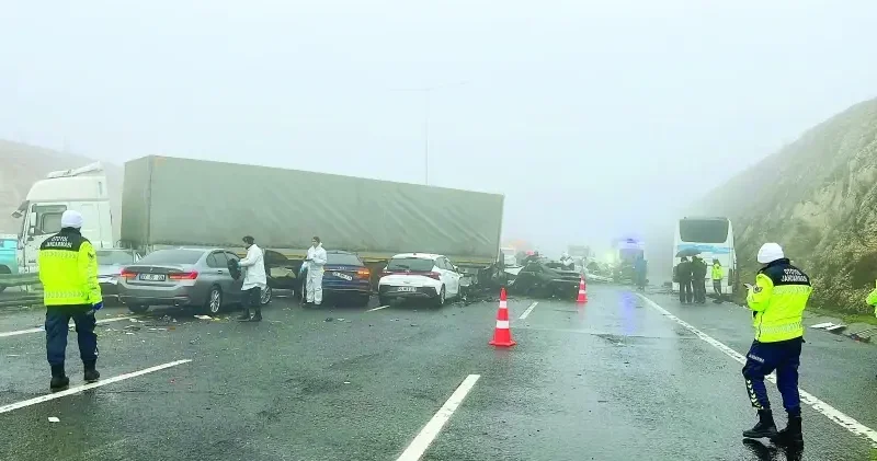 Yasak U dönüşü faciaya neden oldu: 10 araç birbirine girdi Yerel Gündem Haberleri