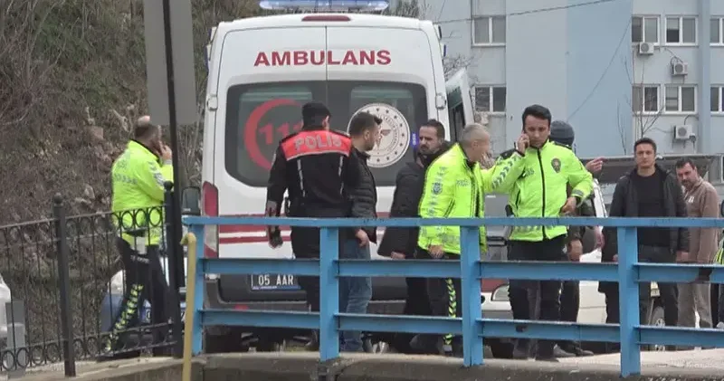 Amasya’da ‘dur’ ihtarına uymayan ehliyetsiz motosiklet sürücüsünün çarptığı polis, yaralandı