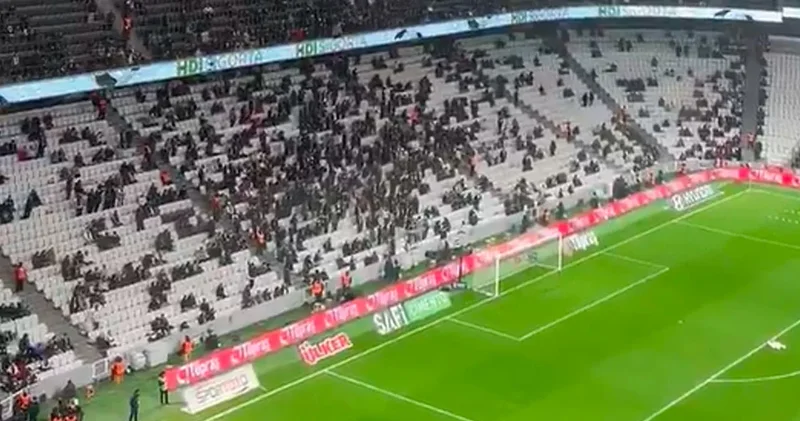Beşiktaş ta daha maç başlamadan protesto