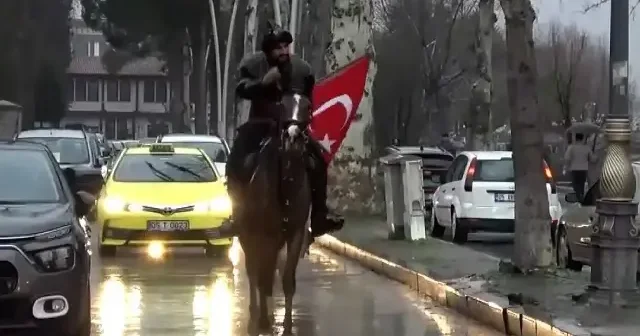 Türk bayrağına yapılan çirkin saldırıya tepki için Tokat’tan İstanbul’a yola çıktı: Bütün yolu atı rüzgar ile gidecek VİDEO İZLE