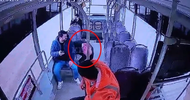 Otobüste epilepsi nöbeti geçiren yolcu koltuktan düştü; o anlar kamerada Mardin Haberleri