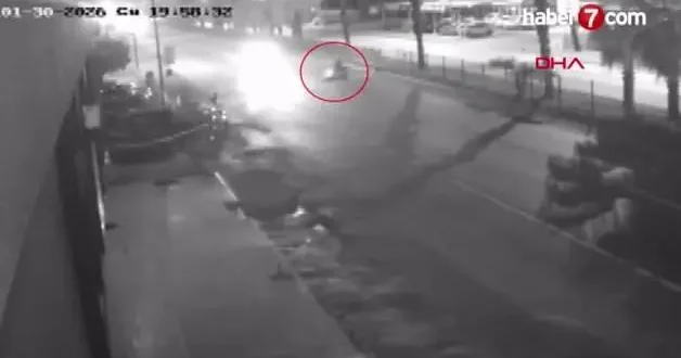 Skuteriyle yolun karşısına geçen emekli polis memuruna kamyon çarptı, hayatını kaybetti