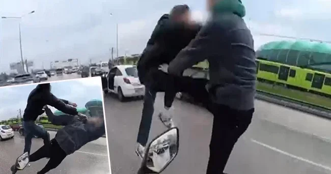 Yol verme kavgasında birbirine uçan tekme attılar! Sürücülerin ehliyetlerine el konuldu