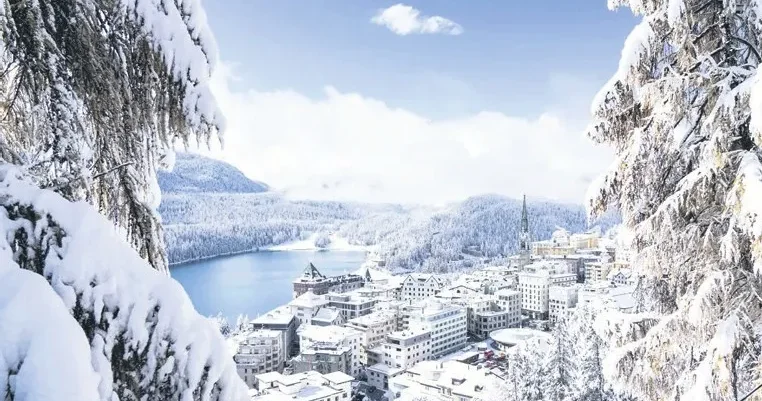 FUNDA KARAYEL St. Moritz paradoksu: Gerçek kürkler, özel jetler ve sürdürülebilirlik masalları