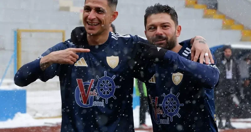 Lapa lapa yağan kar bile galibiyete engel olmadı! Erzurumspor gözünü Süper Lig e dikti