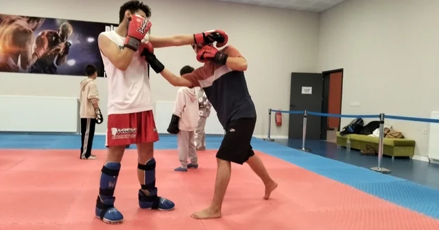 Genç sporcular Kick Boks ile zamanlarını sporla değerlendiriyor Eskişehir Haberleri