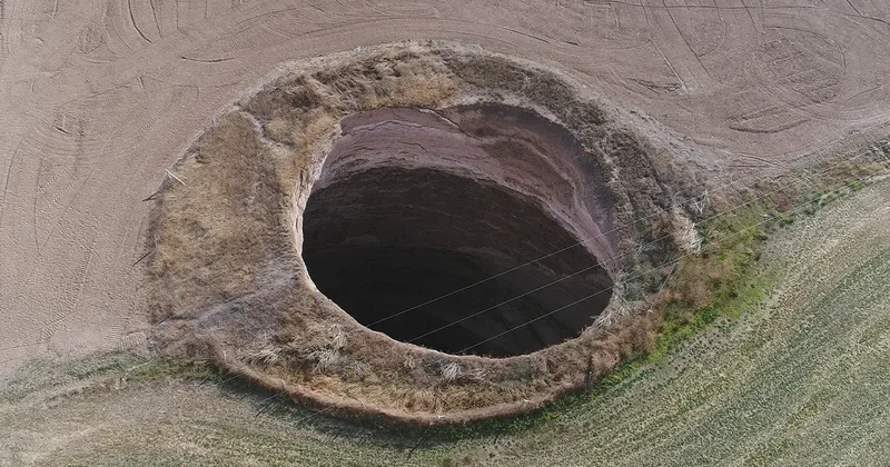 Konya toprak altından çöküyor: Yeraltı suyu çekiliyor, obruklar büyüyor