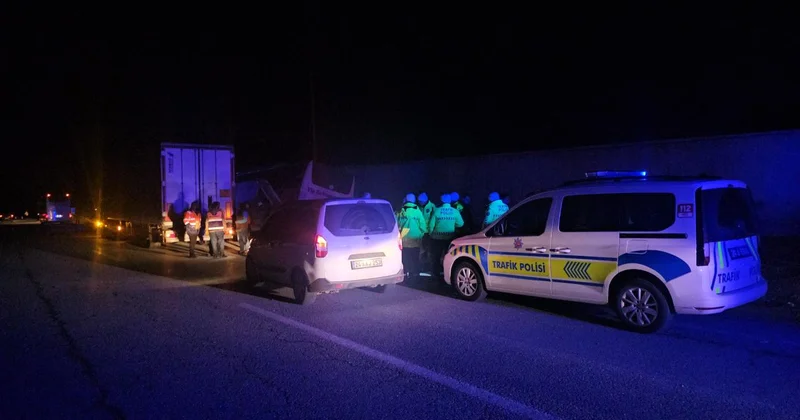 Erzincan da otobüs yoldan çıktı