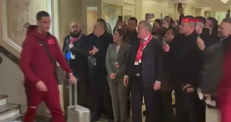 Bakan Bak ve Hakan Safi, A Milli Futbol Takımı’nı uğurladı