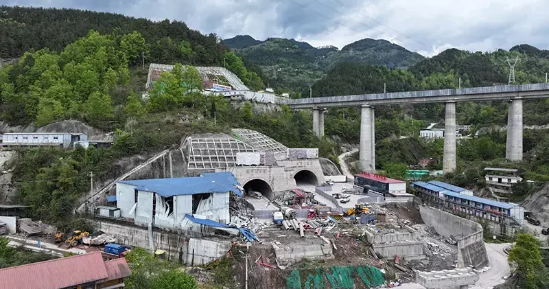 Çin de tünel inşaatında patlama: 4 ölü, 9 yaralı