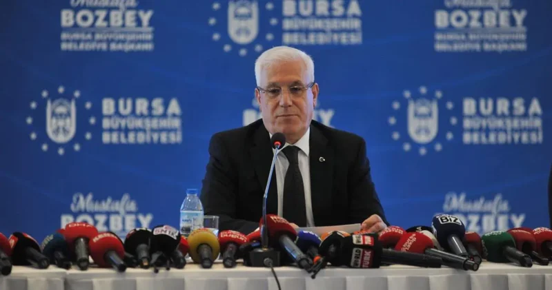 Mustafa Bozbey in gözaltına alınmasına CHP den sert tepki: Belediye binası önüne çağrı yapıldı