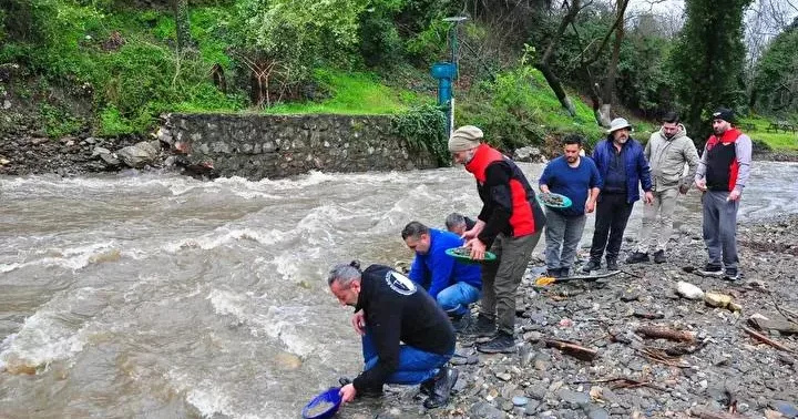 Altın avcıları akın etti! Türkiye nin dört bir yanından gelip altın aradılar!