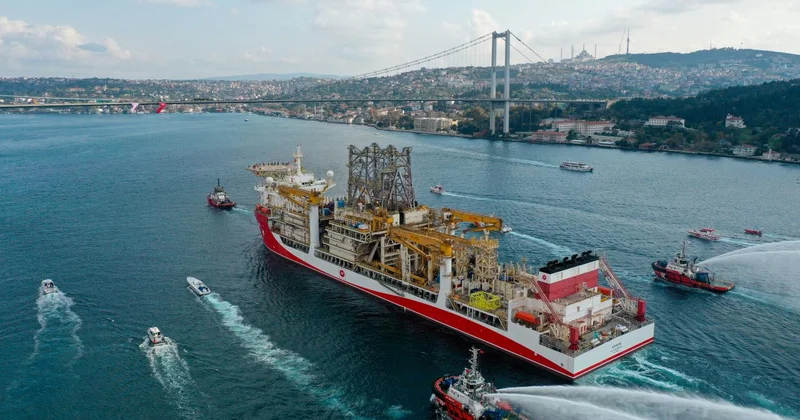 Yunan basını: Dünya enerji krizi yaşarken Türkiye enerjide üç kıtaya yayılıyor