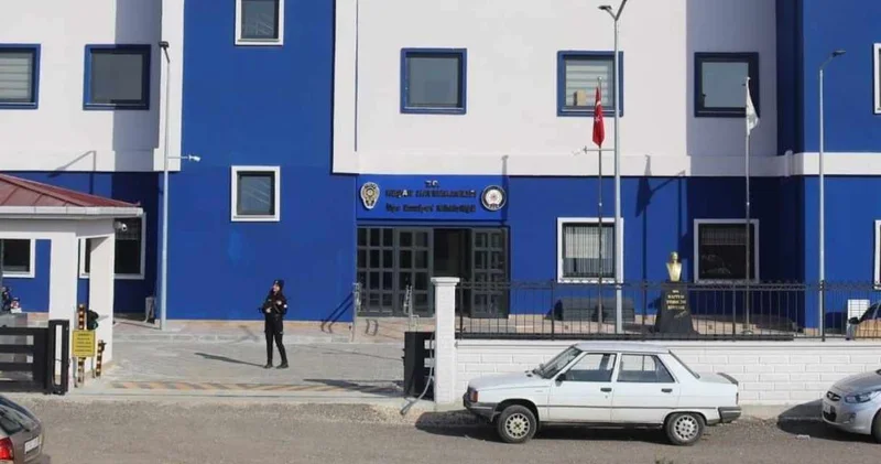 Emniyete imza vermeye plakasız motosikletle giden ehliyetsiz sürücüye ceza