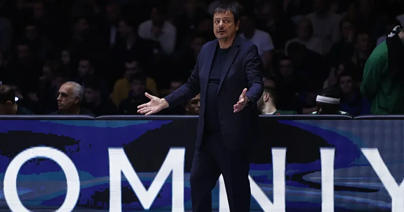 Olaylı derbide Ergin Ataman çılgına döndü! Olimpiakos kazandı
