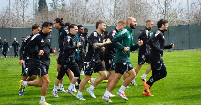 Anfernee Dijksteel: Nerede oynadığım benim için çok fark etmiyor İlkokul öğrencilerinden Kocaeslipor a beste Kocaeli Haberleri