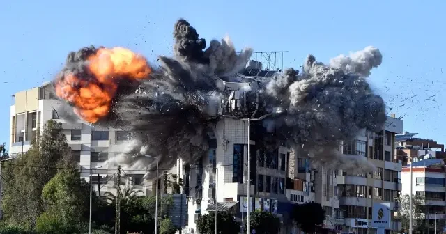 İsrail ordusu Lübnan ın başkenti Beyrut u bombaladı VİDEO İZLE