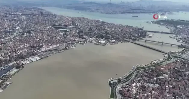 Aşırı yağışların ardından Haliç çamura bulandı!