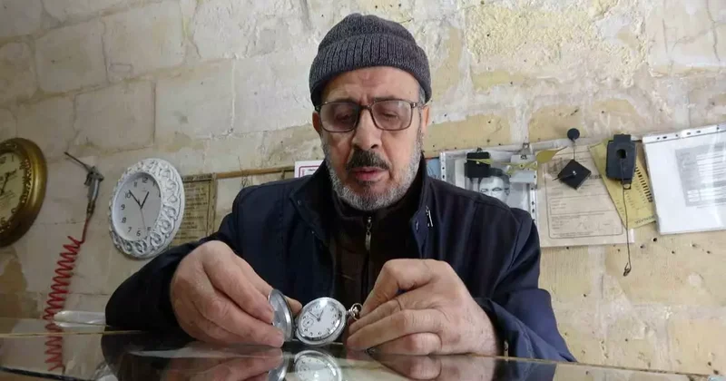 74 yaşındaki usta, 65 yıldır zamana ayar veriyor