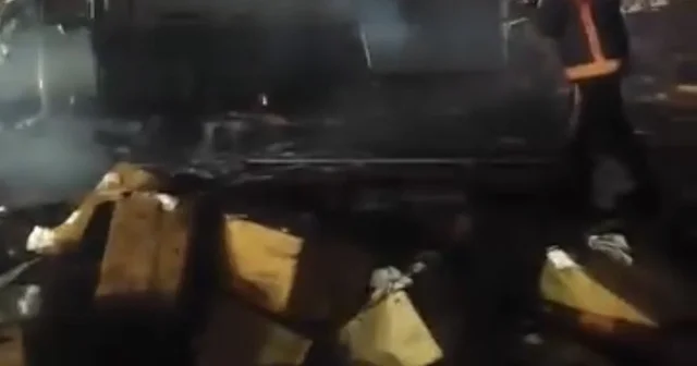 Siverek te peçete yüklü tır alevlere teslim oldu Şanlıurfa Haberleri