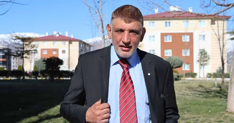 26 yıldır takım elbise giymeden dışarı çıkmıyor