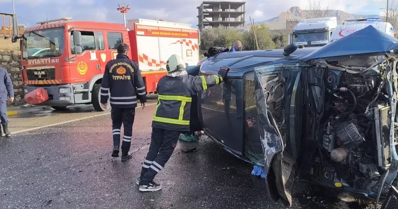 Mardin’de refüje çarpan otomobilin sürücüsü yaralandı
