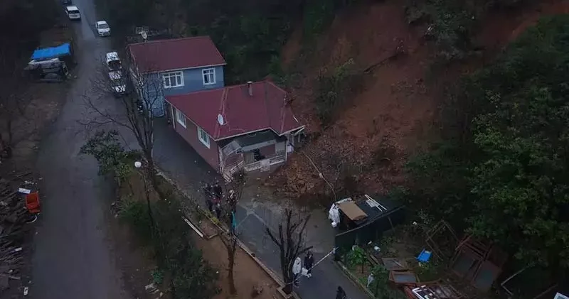 Beykoz’da toprak kayması sonucu tek katlı evde hasar oluştu