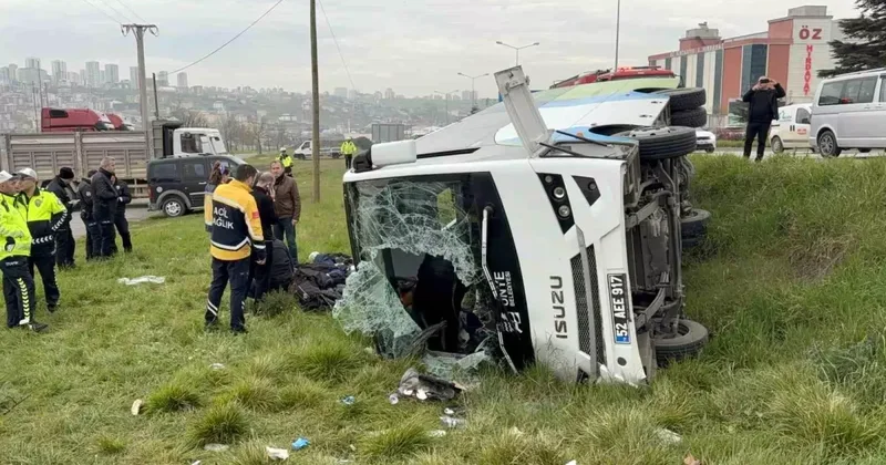 İstanbul dan yarışmadan dönen öğrencileri taşıyan midibüs şarampole devrildi: 9 u öğrenci 15 yaralı