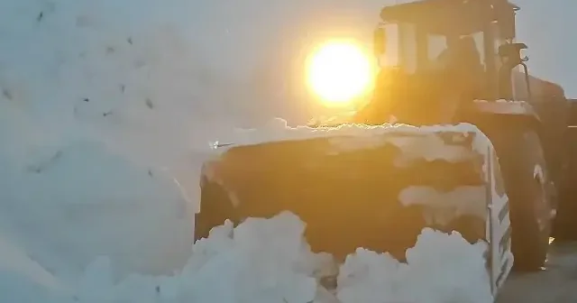 Muş’ta bahar ayında kar ulaşımı olumsuz etkiledi VİDEO İZLE