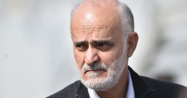 FIFA Başkanı Infantıno nun izlediği maçta, İran Milli Takımı sahaya öldürülen çocukların fotoğraflarıyla çıktı (2) Antalya Haberleri