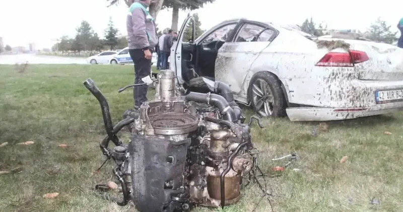 Kavşakta korkunç kaza: Otomobil parçalara ayrıldı ortalık savaş alanına döndü Konya Haberleri