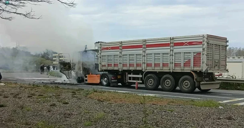 Ordu da hareket halindeki TIR alev aldı!