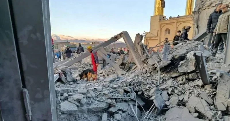 ABD İsrail, İran da tarihi camiyi hedef aldı: 3 kişi hayatını kaybetti