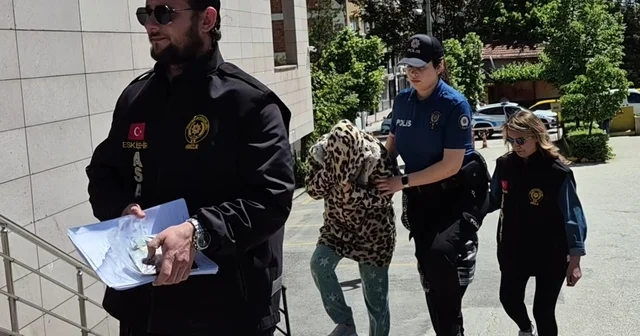 Eskişehir de bir kadının boynundaki altınları kapkaç yöntemiyle çalan şüpheli tutuklandı Eskişehir Haberleri