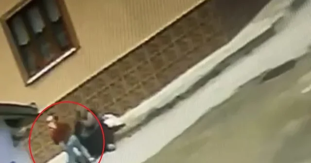 Sahibinin boynundaki altınları çaldı; olay kamerada Eskişehir Haberleri