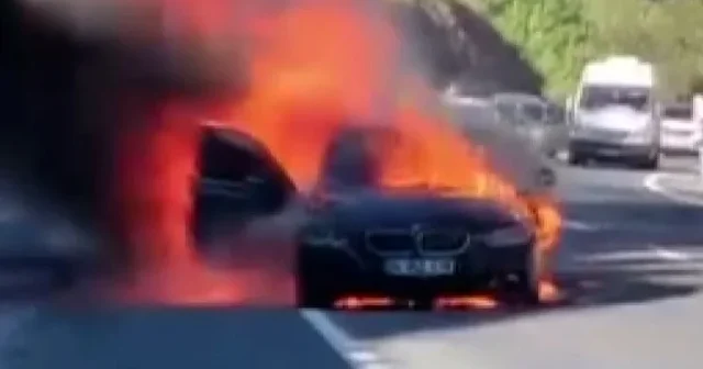 Elazığ’da araç alev topuna döndü VİDEO İZLE