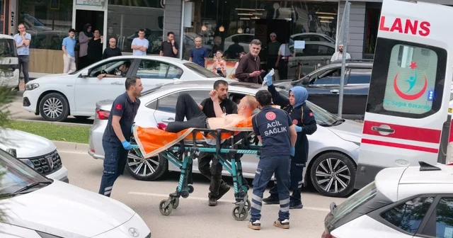Bursa da bıçaklı yol verme kavgası: 1 i polis 5 yaralı Bursa Haberleri