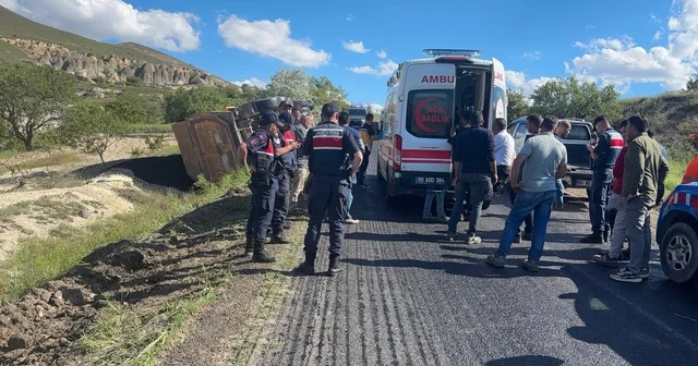 Asfalt çalışmasında kamyon devrildi, sürücü yaralandı Nevşehir Haberleri