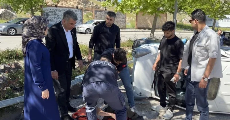 Elektrikli araç devrildi, ilk müdahaleyi milletvekili Erol yaptı
