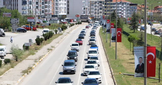 Afyonkarahisar Antalya kara yolunda tatil dönüşü yoğunluğu Afyonkarahisar Haberleri