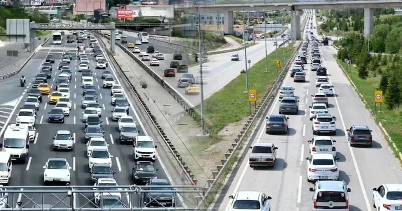 İstanbul a dönüş trafiği otoyolları doldurdu Sözcü Gazetesi
