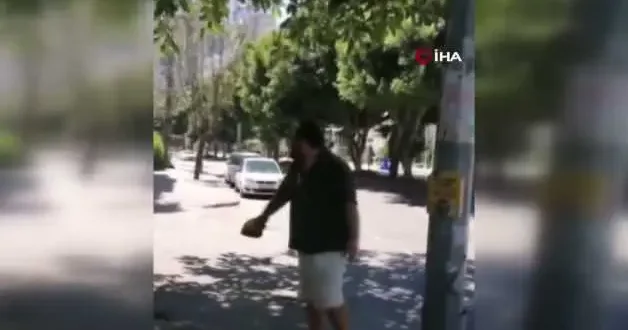 Karga sürüsü saldırdı! Vatandaşın feleği şaştı: O anlar kamerada